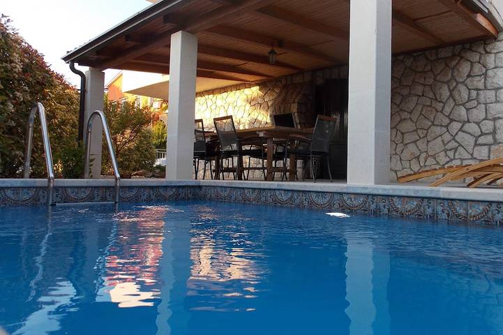 Ferienwohnung für 4 Personen, mit Garten und Terrasse in Njivice