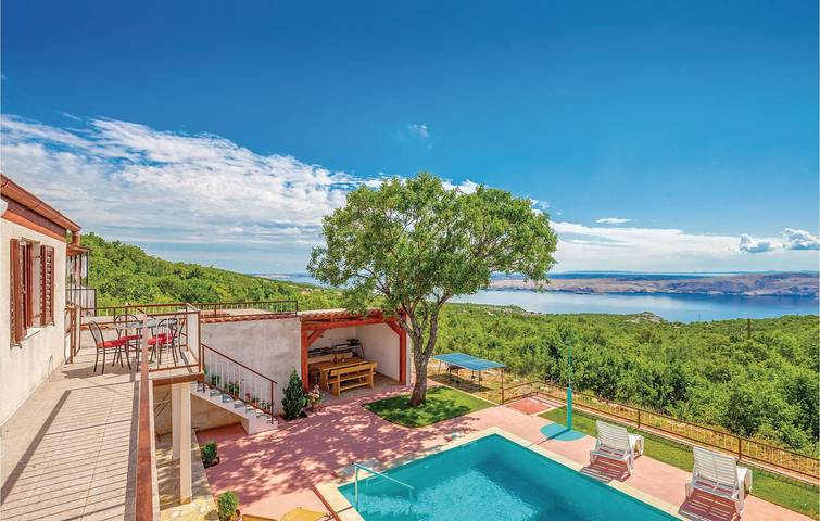 Reizende Ferienwohnung mit Meerblick, Pool und Terrasse, 1 km von der Küste entfernt in Jablanac, Naturpark Velebit