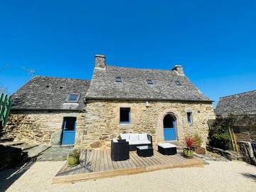Gîte pour 4 personnes, avec jardin et vue à Guimaëc