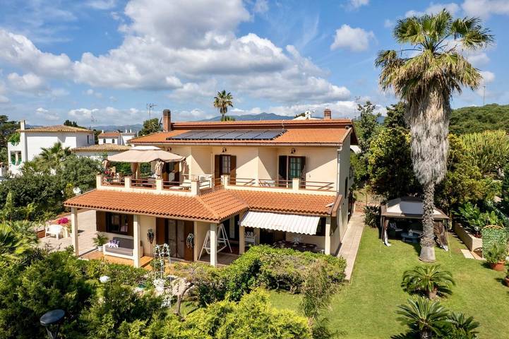 Villa per 14 persone, con Balcone e Giardino in Sud Sardegna