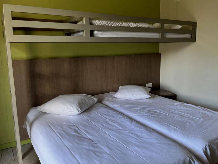 Camping Le Village loisirs de Goule - Chambre 3 personnes - Chambre triple in Bessais-le-Fromental, Saint-Amand-Montrond