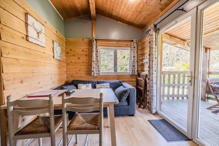 Gîte pour 4 personnes, avec jardin à Roquefeuil