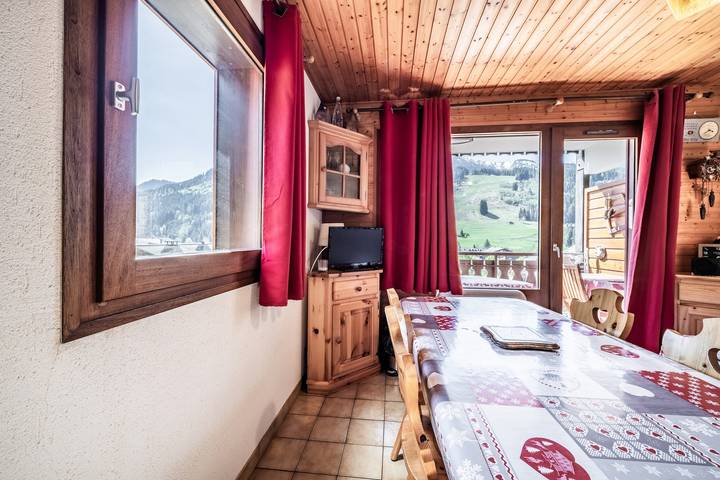 Ganze Wohnung, Apartment „Douceur Alpestre“ mit Bergblick und Balkon in La Chapelle-d'Abondance, Les Portes du Soleil