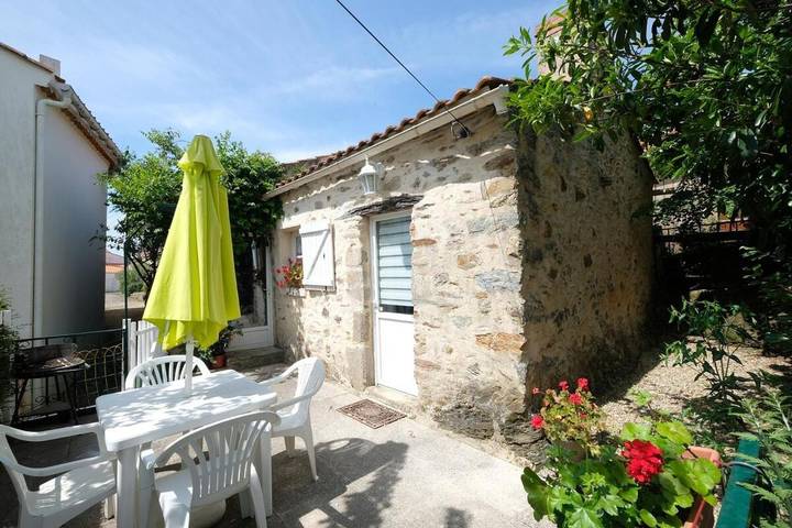 Gîte pour 3 personnes, avec terrasse, animaux acceptés à Saint-Georges-de-Pointindoux