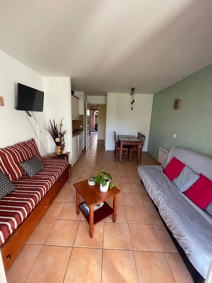 Gîte pour 4 personnes, avec piscine et jardin ainsi que terrasse et vue, animaux acceptés à Uhart-Cize - 2