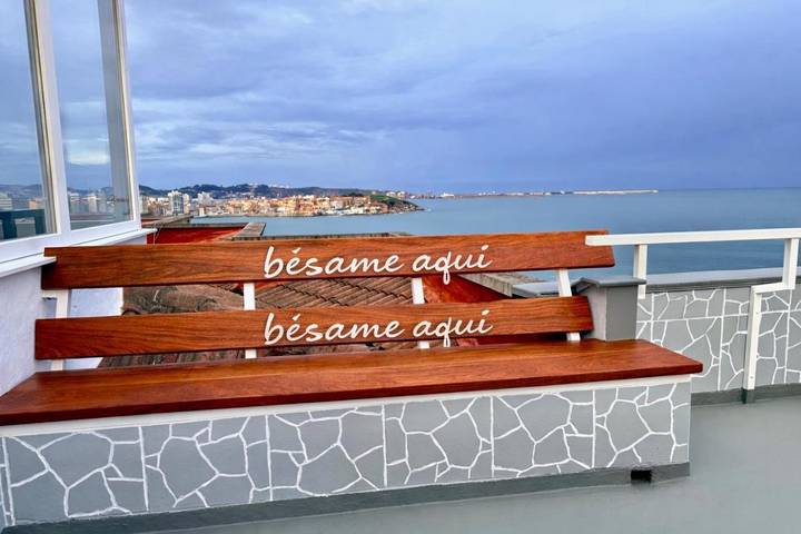 Ferienwohnung für 3 Personen, mit Whirlpool und Terrasse sowie Ausblick in Gijón