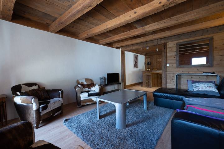 Appartement entier, Appartement 'Ferme de Faustine 2' avec vue sur les montagnes, piscine partagée et Wi-Fi in Saint-Gervais-les-Bains, Pays du Mont-Blanc