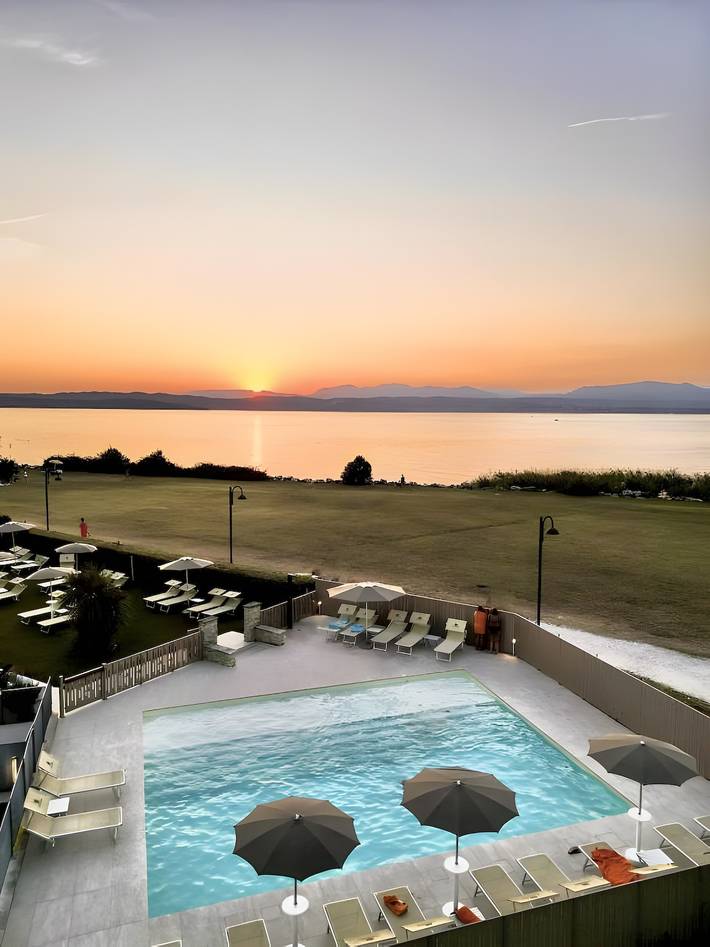 Apartamento inteiro, Apartamento 'Margherita - Open Space Vista Lago' com vista lago, Wi-Fi e ar condicionado in Colombare, Sirmione