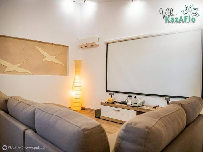 Location de vacances pour 7 personnes, avec jacuzzi et jardin ainsi que piscine et sauna dans Les Lianes - 2