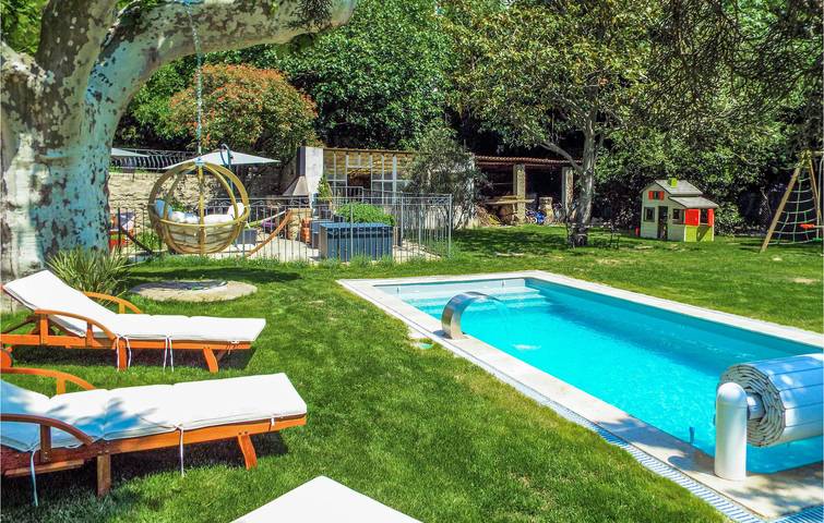 Gîte pour 4 personnes, avec jardin ainsi que terrasse et piscine à Avignon - 2