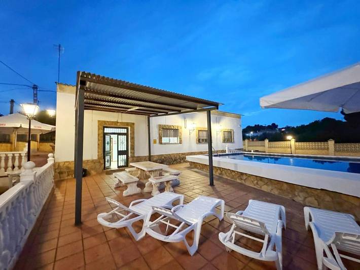 Casa de vacaciones para 6 personas, con piscina además de jardín y vistas, Se admiten mascotas en Córdoba - 2