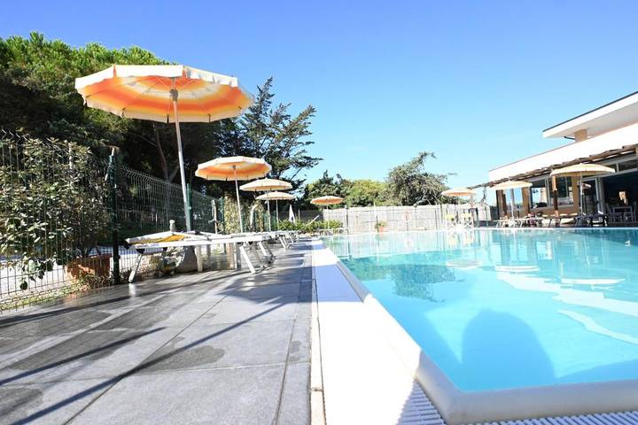 Hotel für 2 Personen, mit Balkon und Terrasse sowie Whirlpool und Garten in Marina di Bibbona - 4