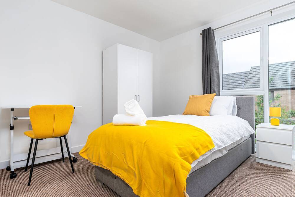 Entire apartment, Cosy Two bedroom Apartment with Balcony in Bristol, South West England