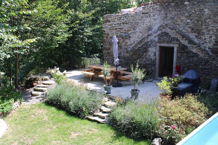 Gîte pour 5 personnes, avec jardin ainsi que piscine et terrasse dans Laurie
