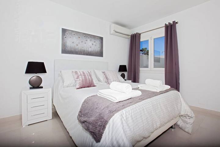 Villa de luxe avec 4 chambres et 3 salles de bain dans le centre de Puerto del Carmen avec Wifi et climatisation gratuits in Puerto del Carmen, Tías