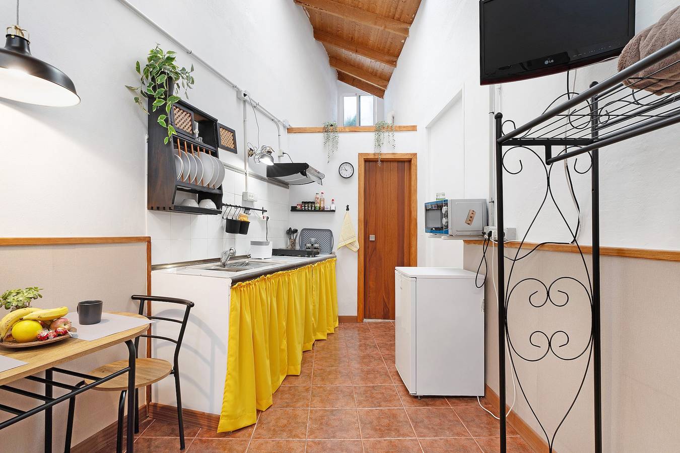 Entire studio, Studio Apartment "Casa Ubalda" near Beach with Wi-Fi in San Juan de la Rambla, North Tenerife