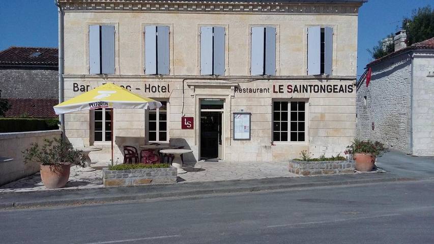 Hôtel pour 2 personnes, avec Terrasse à Berneuil (Charente-Maritime)