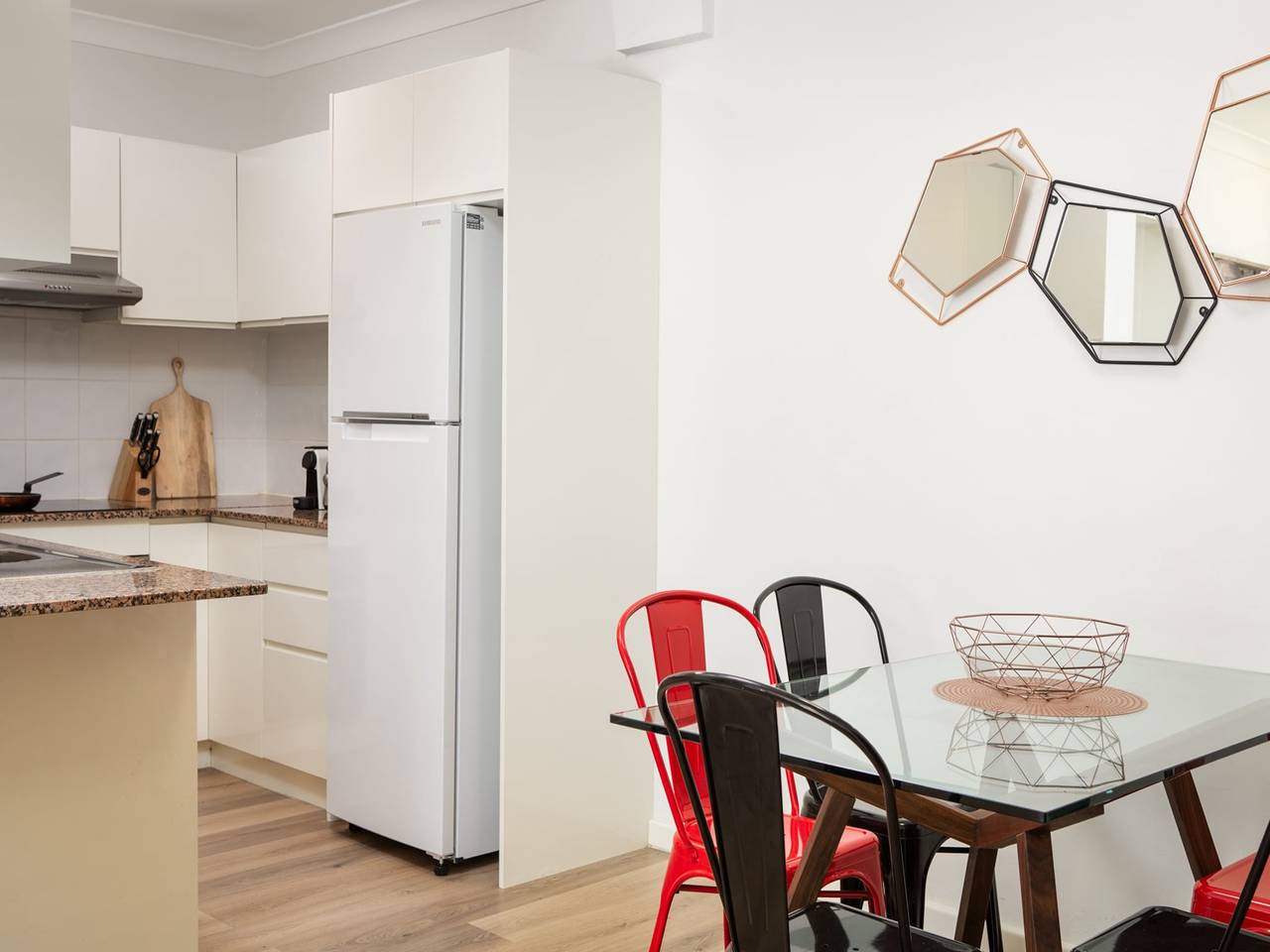 Entire apartment, Suburban Two-bed Apartment with Parking and Patio in Sydney, New South Wales