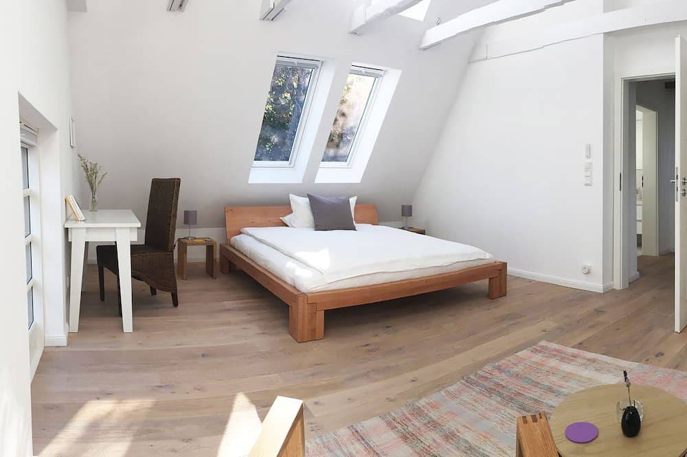 Ferienhaus Johannisnest: Sauna & Kamin, große Wiese, Südterrasse mit Gasgrill in Poppenbüll, Eiderstedt