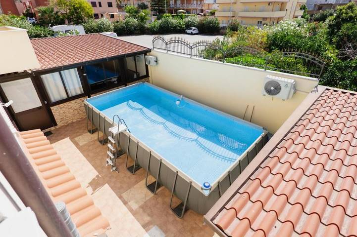 Gîte pour 4 personnes, avec jardin ainsi que piscine et vue, animaux acceptés dans Gallico Marina - 2