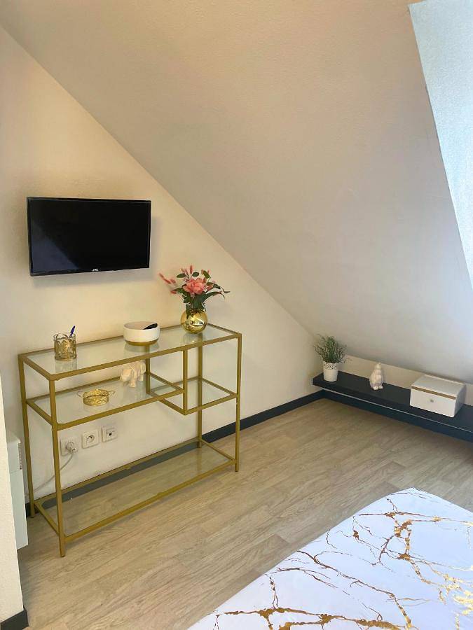 Appartement entier, [Rêve doré] Studio Équipé, Wifi, Unique in Lourdes, Hautes-Pyrénées
