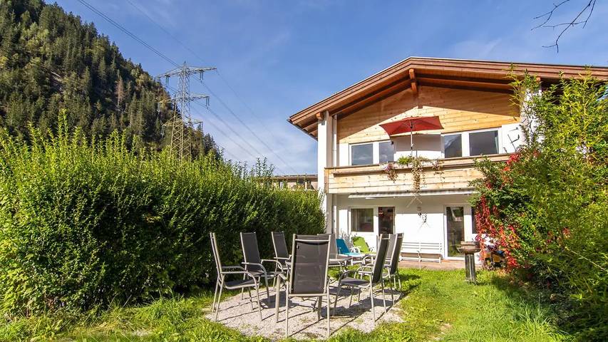 Ferienhaus für 11 Personen, mit Garten und Pool, mit Haustier in Mayrhofen