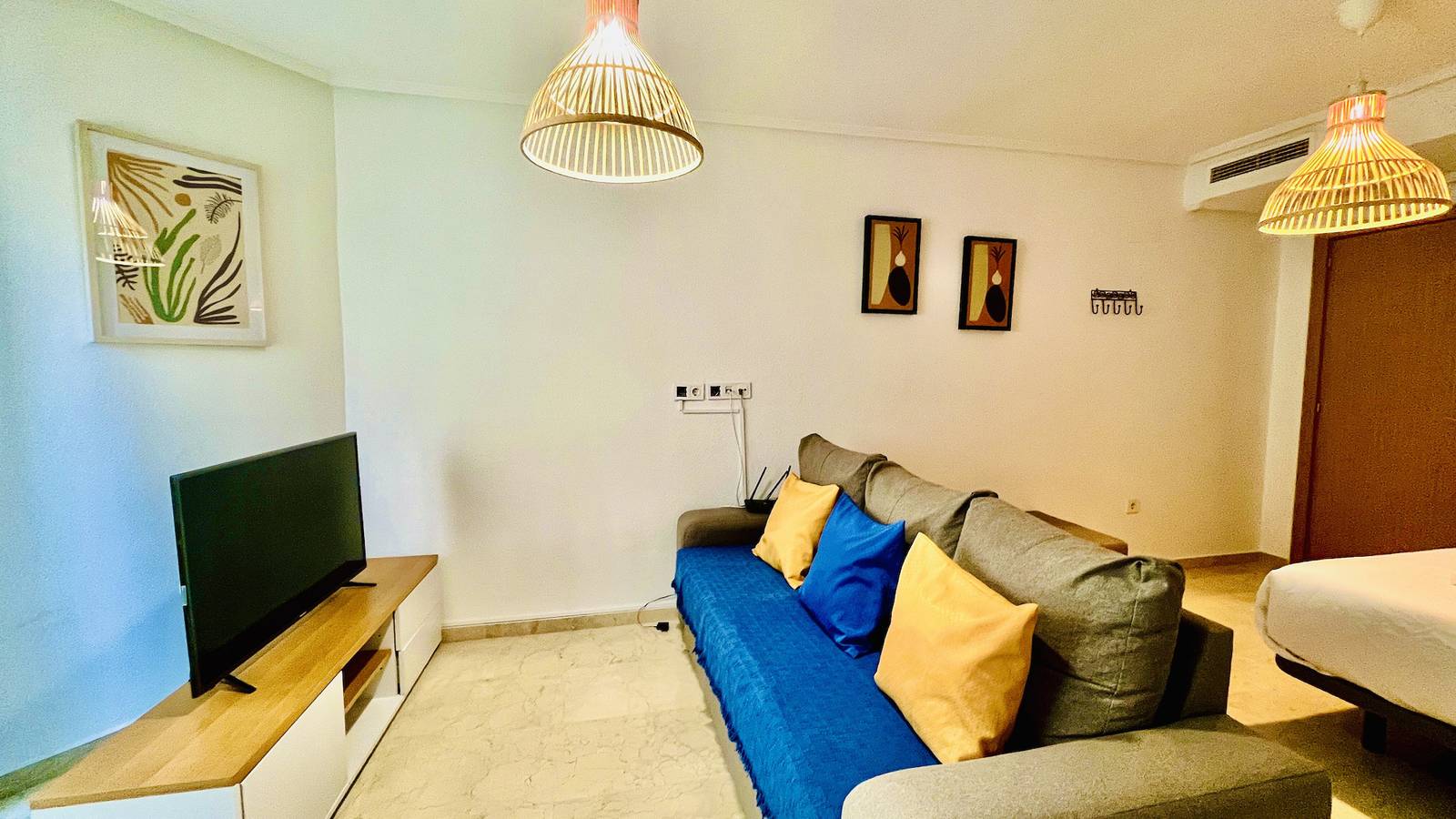 Entire apartment, Blue Suites 23A by Gloove in El Barrio, Alicante