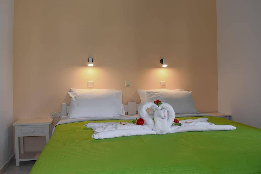 Ganze Wohnung, Litinas Apt with pool& balcony with side pool view in Agia Marina, Chania und Umgebung