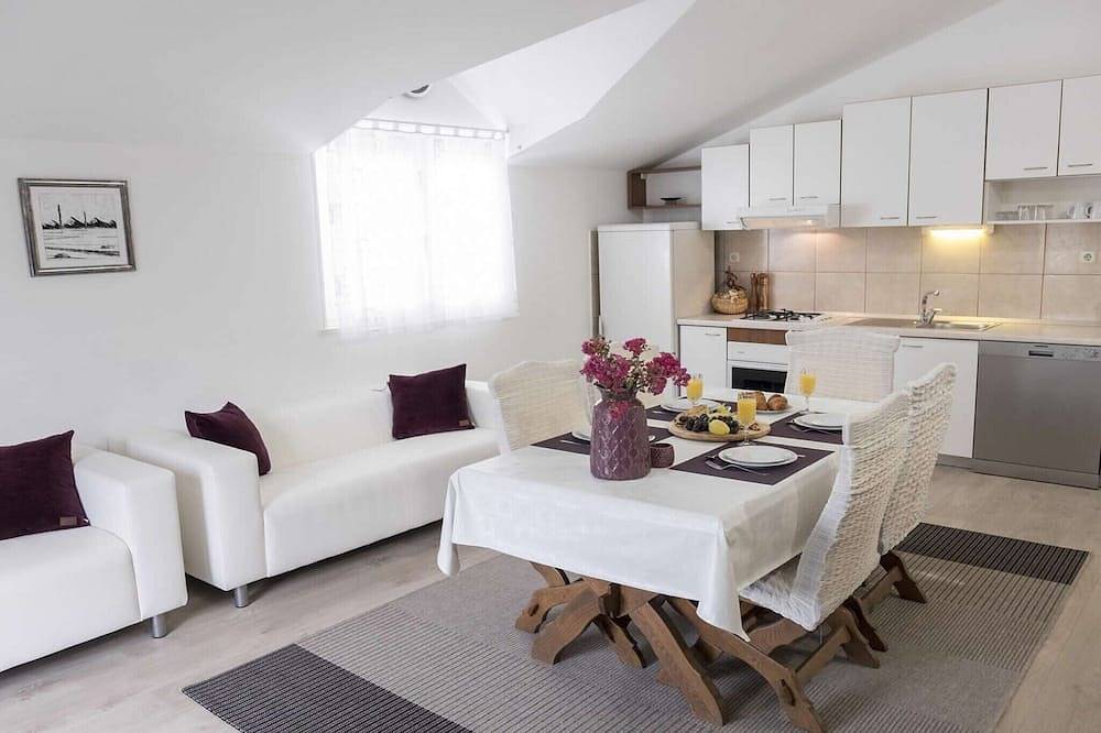 Six Bedroom Villa With Heated Pool in Peračko Blato, Dubrovnik-Neretva