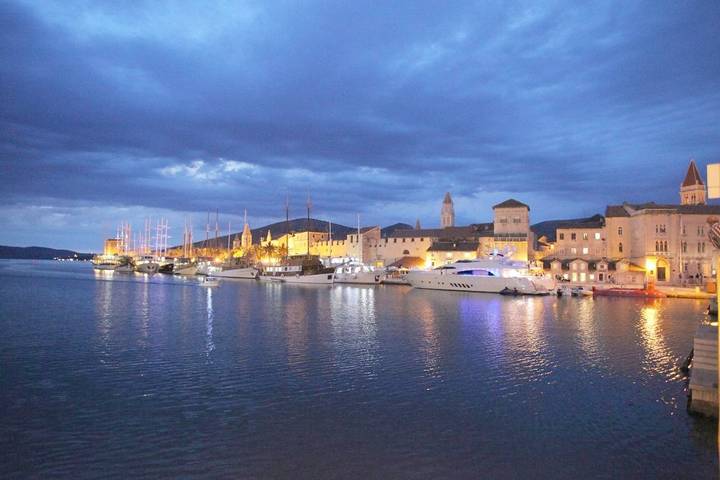 Apartament wakacyjny dla 4 osób, z ogród i widok w Okrug Gornji