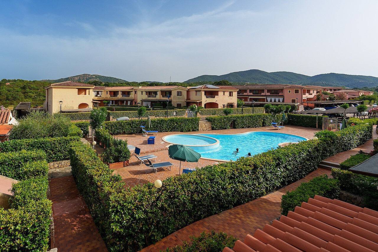 Appartamento intero, Appartamento per vacanze "Pistacchio" con piscina condivisa, terrazza privata e aria condizionata in Murta Maria, Gallura