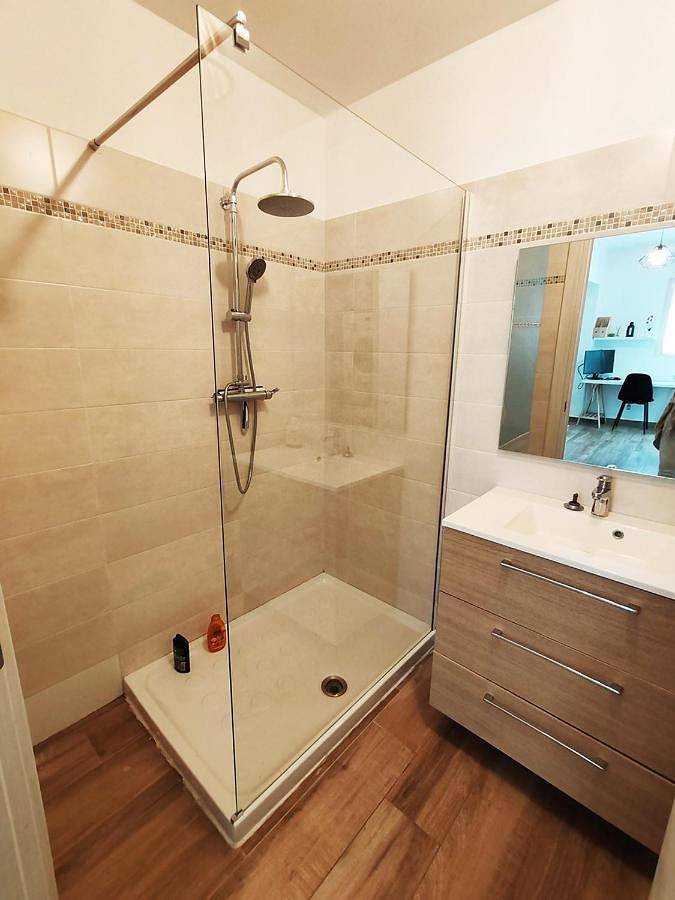 Gîte pour 5 personnes, avec terrasse dans Plage Camp Long - 3