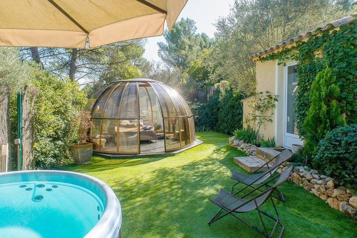 Chambre d’hôte pour 2 personnes, avec Terrasse et Jacuzzi ainsi que Jardin et Piscine à Aubagne