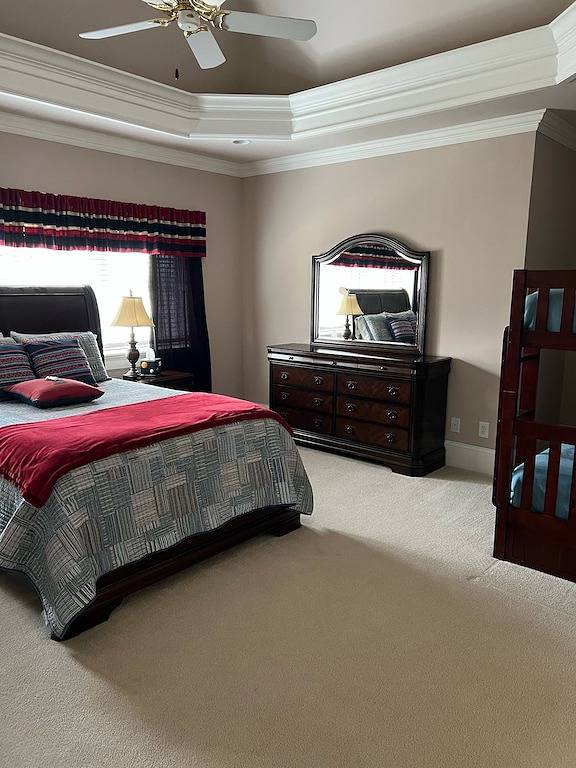 Vacation rental for 16 people, with hot tub and yard in Lake Oconee