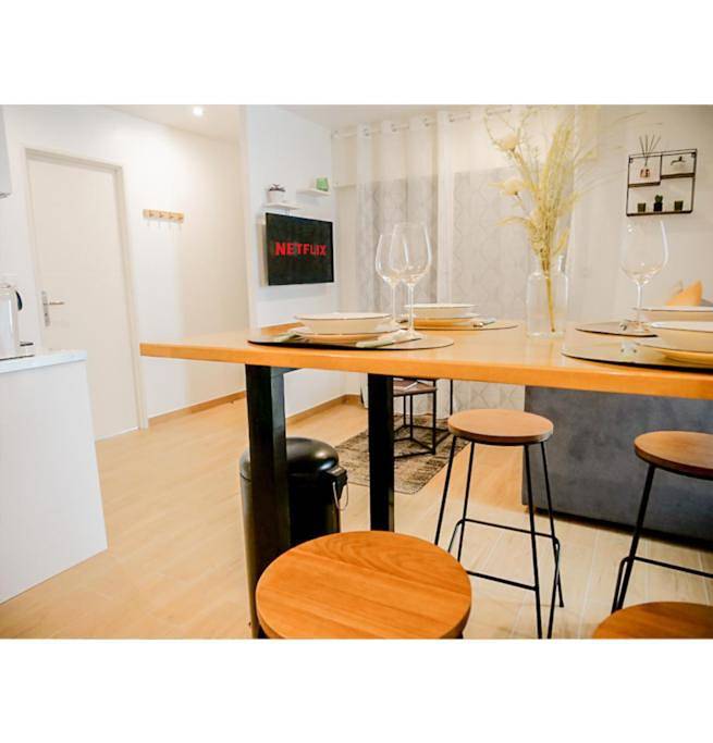 Appartement entier, One-Bedroom Apartment in Eauze, Gers