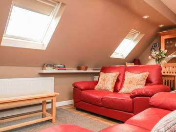 Log Cabin for 4 People in The Cotswolds, England, Photo 2