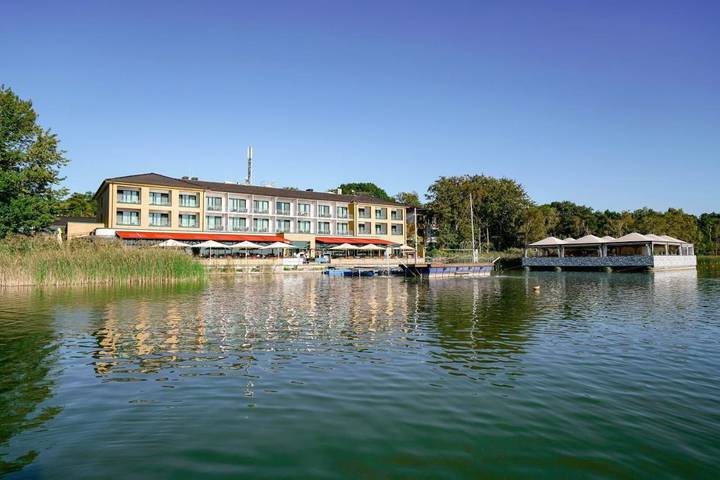 Hotel für 3 Personen, mit Balkon und Terrasse sowie Sauna und Seeblick