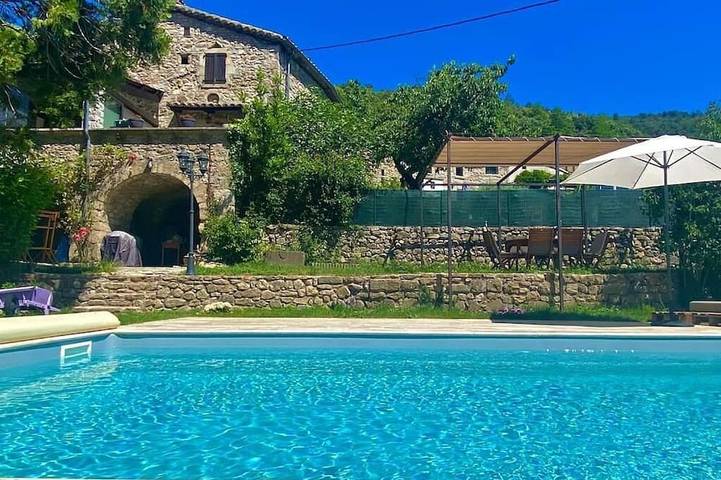 Location de vacances pour 7 personnes, avec Balcon et Jardin à Joannas