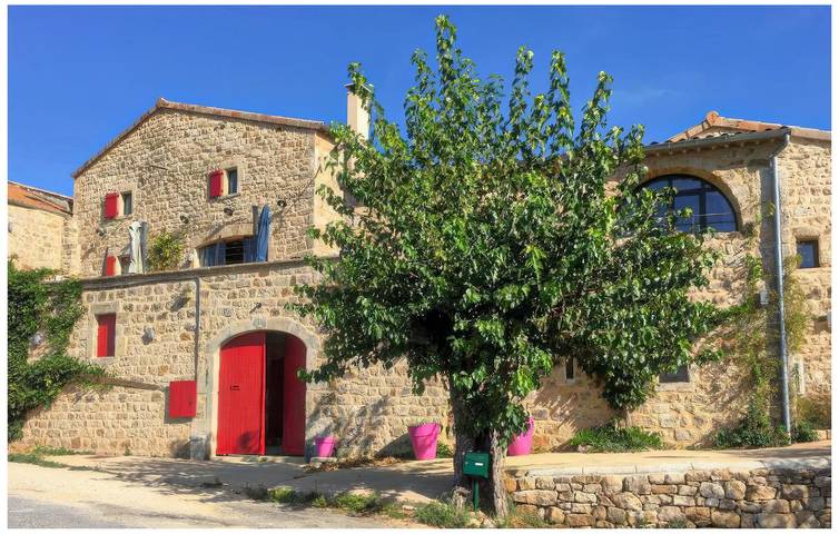 Acogedor apartamento de 1 dormitorio con piscina y jardín cerca del río La Beaume in Vernon, Parc naturel régional des Monts d'Ardèche