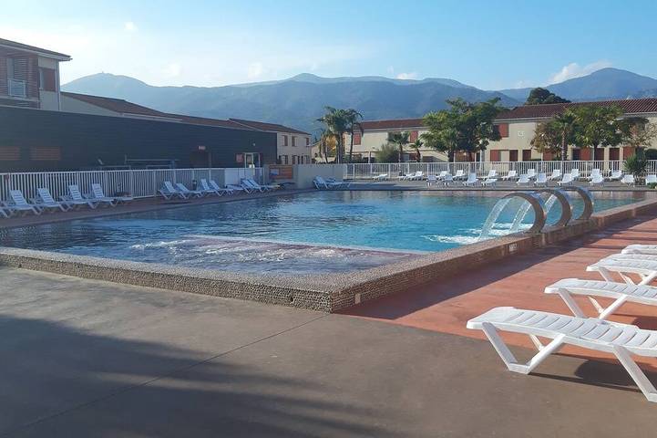 Village vacances pour 6 personnes, avec Jardin et Piscine dans les Pyrénées-Orientales
