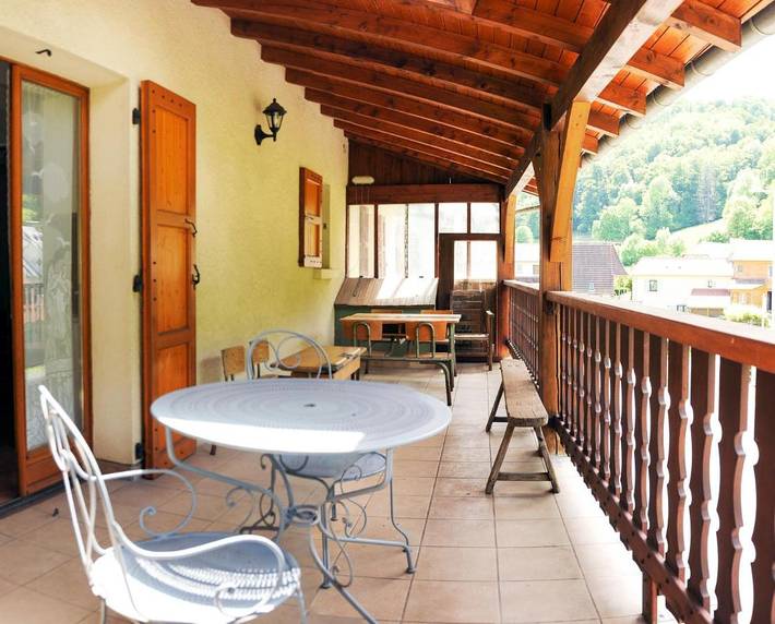 Location de vacances pour 4 personnes, avec vue sur le lac ainsi que balcon et vue à Lascelle - 2