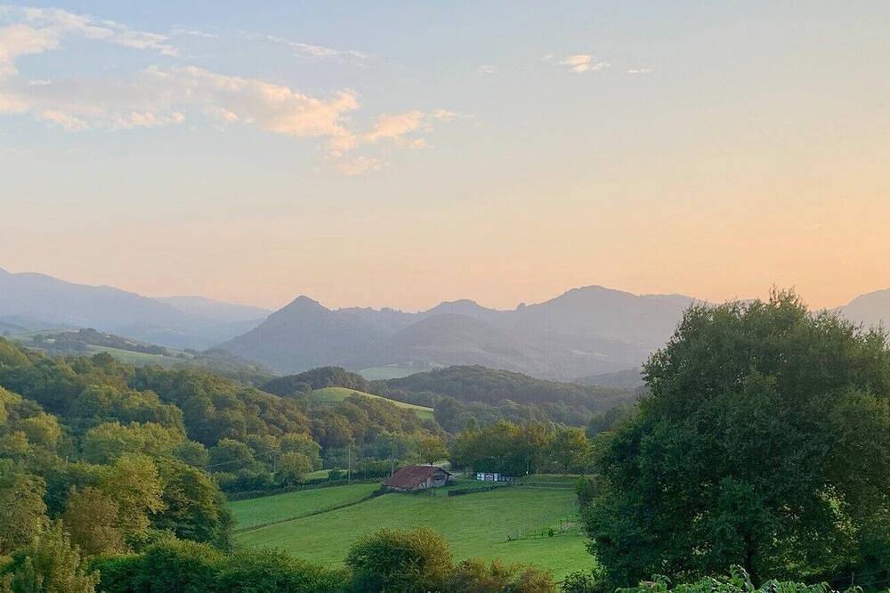 Entire apartment, Serenite Basque - Gîtes & Spa Privatif - Mountain view in Ainhoa, Bayonne region