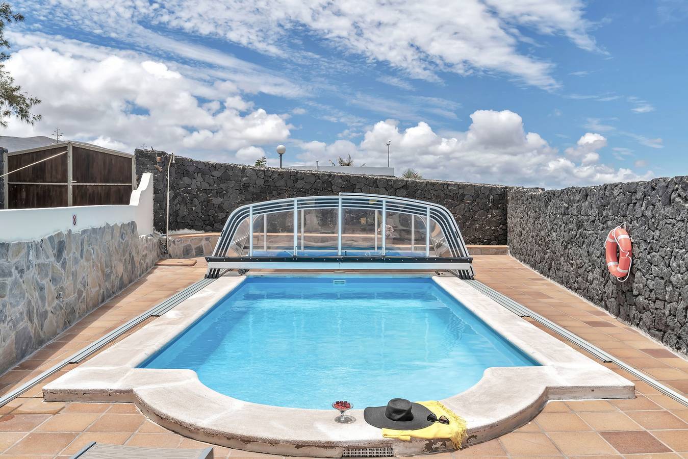 Villalmar' avec vue sur la mer, piscine privée et Wi-Fi in Famara Beach, Teguise