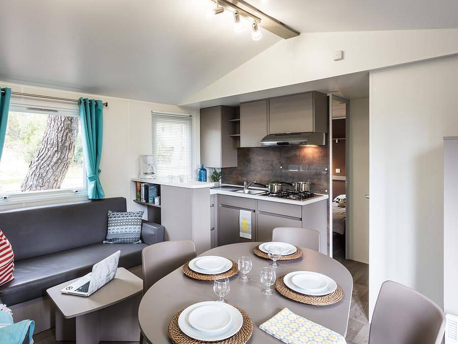 Camping Les Rives du Luberon - Mobilhome 6 personnes - Mobil-home | Classic | 3 Ch. | 6 Pers. | Terrasse simple | Clim. in Cheval-Blanc, Parc naturel régional du Luberon
