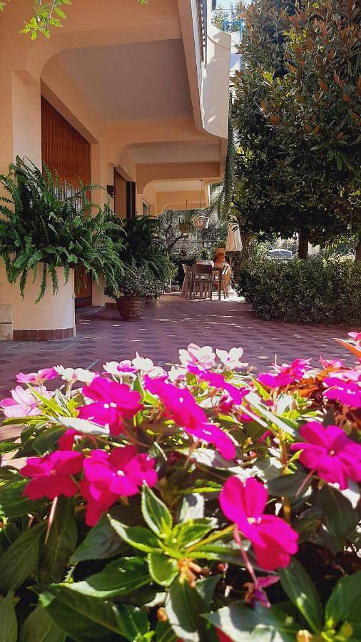 Alojamiento y desayuno para 2 personas, con Balcón además de Terraza y Jardín en Rímini