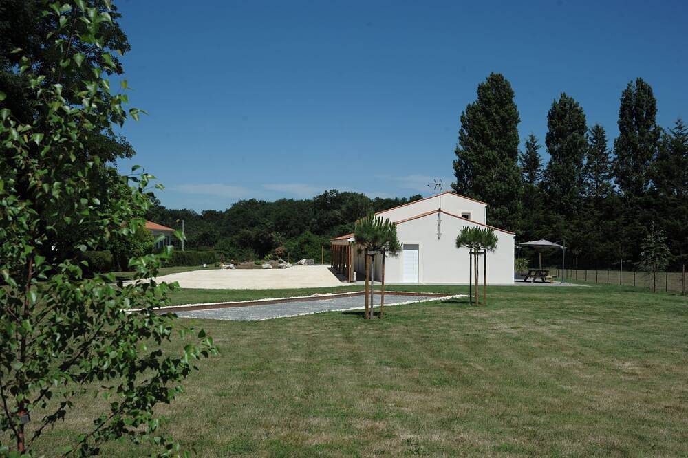 Alojamiento Casa 2 Sra Condiciono Versennes de gran tranquilidad in Saintes, Saintes region