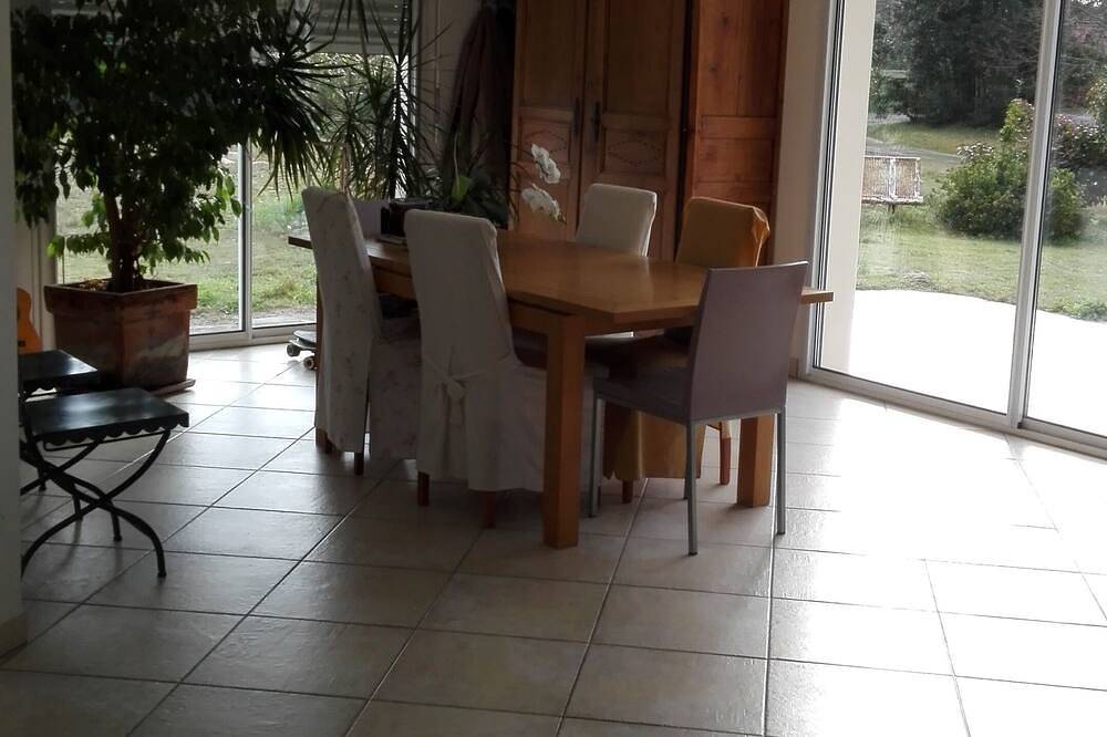 House with two terraces (south and north) and direct access to the bike path. in Messanges, Region de Dax