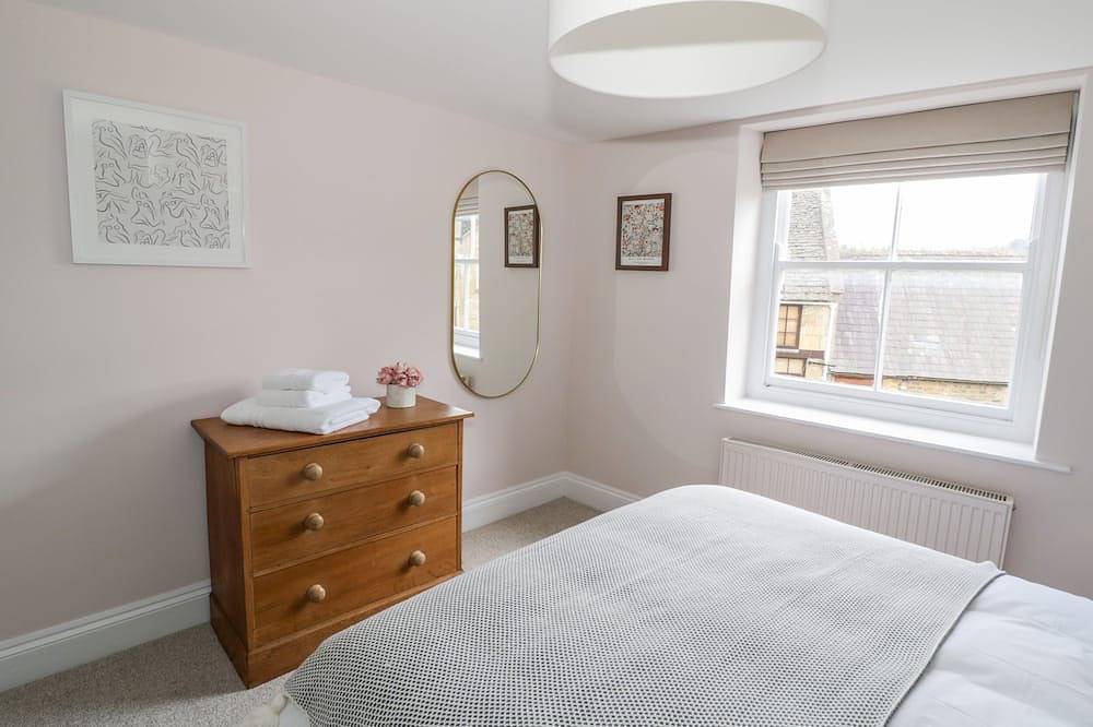 Ashton House, pet friendly, character holiday cottage in Blockley in Blockley, Gloucestershire