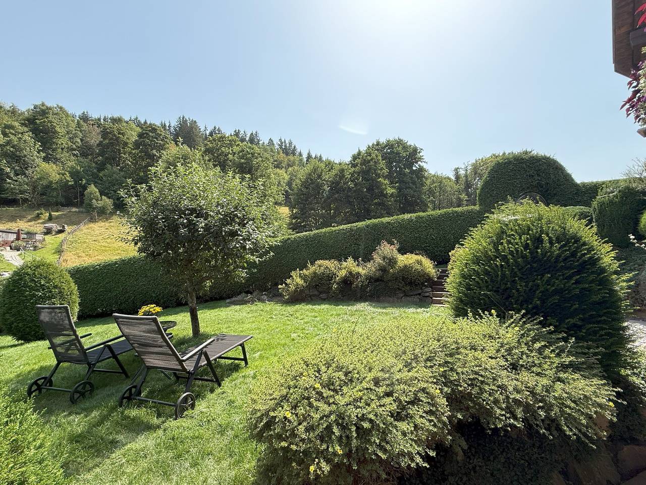 Apartamento entero, Apartamento 'Boutique' con vistas a la montaña, terraza privada y Wi-Fi in Lenzkirch, Selva Negra (zona sur)