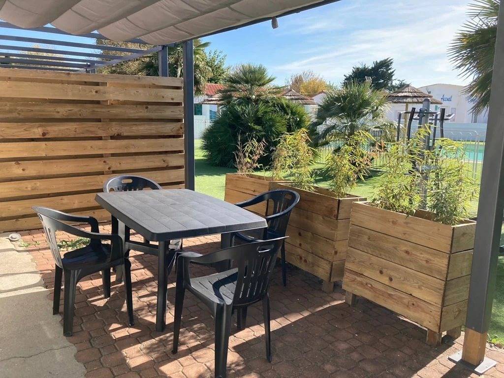 Zecamping 3* 1km plage piscine chauffée pataugeoire tente Tv 27m2 in Saint-Georges-de-Didonne, Côte de Beauté